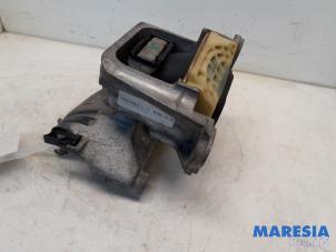 Gebruikte Motorsteun Renault Scénic III (JZ) 2.0 16V CVT Prijs € 49,99 Margeregeling aangeboden door Maresia Parts