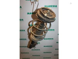 Gebruikte Mac Phersonpoot links-voor Renault Laguna II Grandtour (KG) 1.9 dCi 120 Prijs € 40,00 Margeregeling aangeboden door Maresia Parts