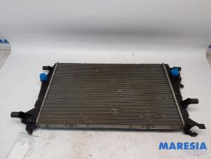 Gebruikte Radiateur Renault Scénic III (JZ) 2.0 16V CVT Prijs € 70,00 Margeregeling aangeboden door Maresia Parts