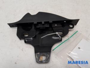 Gebruikte Cabriodak vergrendelslot Peugeot 307 CC (3B) 2.0 16V Prijs € 50,00 Margeregeling aangeboden door Maresia Parts