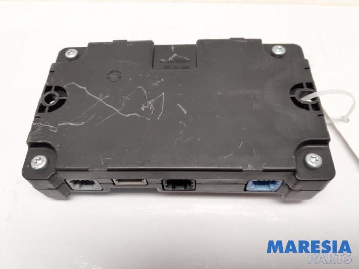 Gebruikte Telefoon Module Renault Scénic III (JZ) 2.0 16V CVT Prijs € 34,99 Margeregeling aangeboden door Maresia Parts