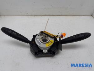 Gebruikte Licht + Raw Schakelaar Fiat 500 (312) 0.9 TwinAir 60 Prijs € 60,00 Margeregeling aangeboden door Maresia Parts