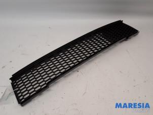 Gebruikte Grille Fiat 500 (312) 1.2 69 Prijs € 19,99 Margeregeling aangeboden door Maresia Parts