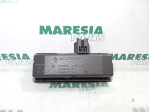 Gebruikte Sensor regen Renault Laguna II (BG) 2.0 16V IDE Prijs € 35,00 Margeregeling aangeboden door Maresia Parts