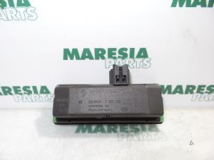 Gebruikte Sensor regen Renault Laguna II Grandtour (KG) 3.0 V6 24V Prijs € 35,00 Margeregeling aangeboden door Maresia Parts