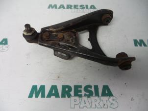 Gebruikte Draagarm onder links-voor Renault Express/Rapid/Extra 1.9 D Prijs € 25,00 Margeregeling aangeboden door Maresia Parts