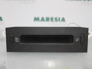 Gebruikte Display Interieur Peugeot Partner 1.9D Prijs € 15,00 Margeregeling aangeboden door Maresia Parts