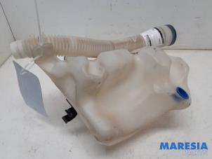 Gebruikte Ruitensproeiertank voor Peugeot Partner Tepee (7A/B/C/D/E/F/G/J/P/S) 1.6 16V Phase 1 Prijs € 25,00 Margeregeling aangeboden door Maresia Parts