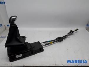 Gebruikte Versnellingspook Peugeot 308 (L3/L8/LB/LH/LP) 1.2 12V e-THP PureTech 110 Prijs € 59,99 Margeregeling aangeboden door Maresia Parts