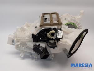 Gebruikte Chaufagebak Peugeot 208 I (CA/CC/CK/CL) 1.2 Vti 12V PureTech 82 Prijs € 149,95 Margeregeling aangeboden door Maresia Parts