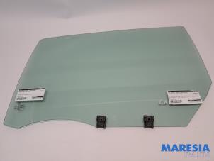 Gebruikte Deurruit 4Deurs links-achter Peugeot 308 (L3/L8/LB/LH/LP) 1.2 12V e-THP PureTech 110 Prijs € 30,00 Margeregeling aangeboden door Maresia Parts