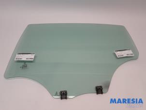 Gebruikte Portierruit 4Deurs links-achter Peugeot 208 I (CA/CC/CK/CL) 1.2 Vti 12V PureTech 82 Prijs € 30,00 Margeregeling aangeboden door Maresia Parts