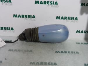 Gebruikte Spiegel Buiten links Fiat Punto II (188) 1.2 16V 3-Drs. Prijs € 20,00 Margeregeling aangeboden door Maresia Parts
