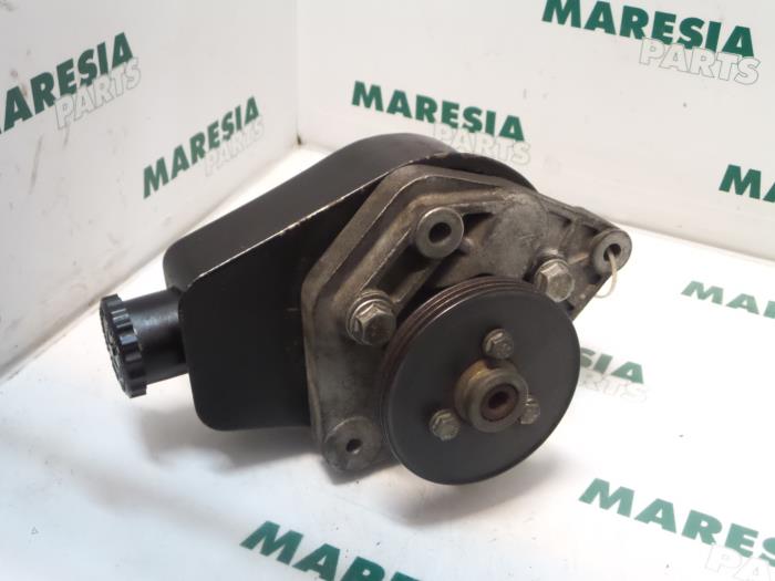 Gebruikte Servopomp Renault Clio (B/C57/357/557/577) 1.4i RN,RT Kat. Prijs € 40,00 Margeregeling aangeboden door Maresia Parts