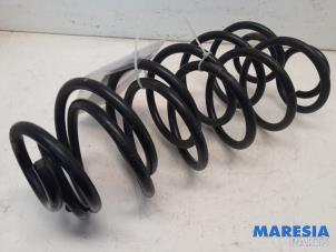 Gebruikte Veerschroef achter Peugeot 208 I (CA/CC/CK/CL) 1.2 Vti 12V PureTech 82 Prijs € 35,00 Margeregeling aangeboden door Maresia Parts