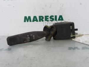Gebruikte Knipperlicht Schakelaar Fiat Scudo (220Z) 1.9 D Prijs € 25,00 Margeregeling aangeboden door Maresia Parts