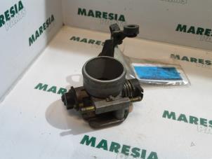 Gebruikte Gasklephuis Fiat Brava (182B) 1.6 16V Prijs € 40,00 Margeregeling aangeboden door Maresia Parts