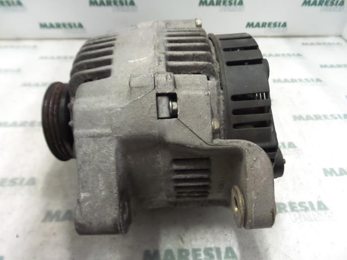 Dynamo van een Renault Megane Scénic (JA) 1.6 RT 1999