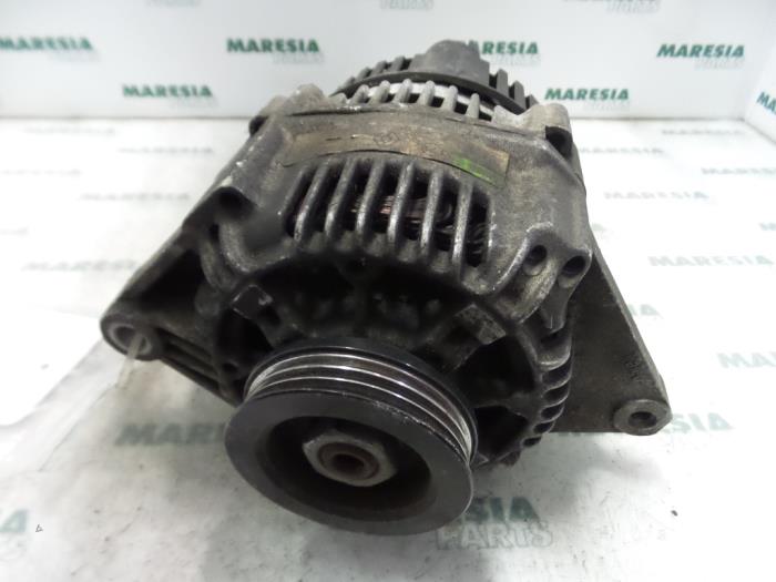 Gebruikte Dynamo Renault Megane Scénic (JA) 1.6 RT Prijs € 50,00 Margeregeling aangeboden door Maresia Parts