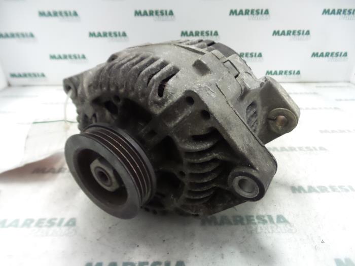 Gebruikte Dynamo Renault Megane Scénic (JA) 1.6 RT Prijs € 50,00 Margeregeling aangeboden door Maresia Parts