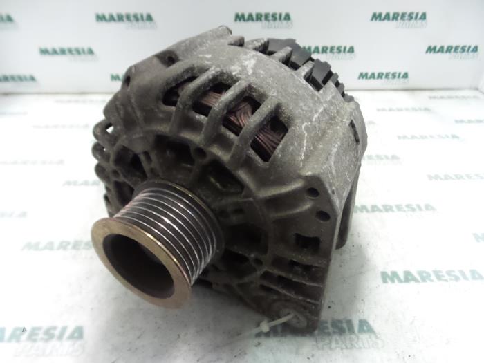 Gebruikte Dynamo Renault Scénic II (JM) 1.9 dCi 120 Prijs € 85,00 Margeregeling aangeboden door Maresia Parts