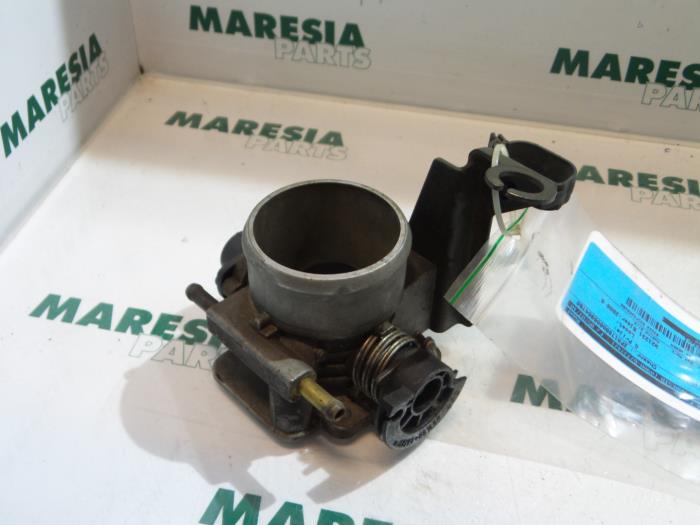 Gebruikte Gasklephuis Fiat Palio Weekend (178D) 1.6 16V Prijs € 45,00 Margeregeling aangeboden door Maresia Parts