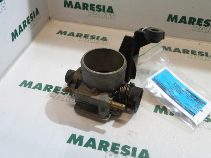 Gebruikte Gasklephuis Fiat Palio Weekend (178D) 1.6 16V Prijs € 40,00 Margeregeling aangeboden door Maresia Parts