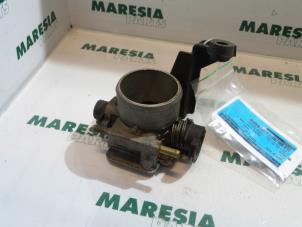 Gebruikte Gasklephuis Fiat Palio Weekend (178D) 1.6 16V Prijs € 40,00 Margeregeling aangeboden door Maresia Parts