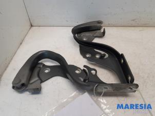 Gebruikte Motorkap Scharnier Fiat 500 (312) 0.9 TwinAir 85 Prijs € 24,95 Margeregeling aangeboden door Maresia Parts