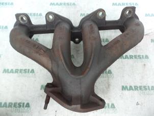 Gebruikte Uitlaatspruitstuk Renault Twingo (C06) 1.2 Prijs € 40,00 Margeregeling aangeboden door Maresia Parts