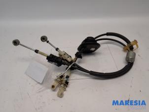 Gebruikte Schakelkabel Versnellingsbak Peugeot 208 I (CA/CC/CK/CL) 1.2 Vti 12V PureTech 82 Prijs € 35,00 Margeregeling aangeboden door Maresia Parts