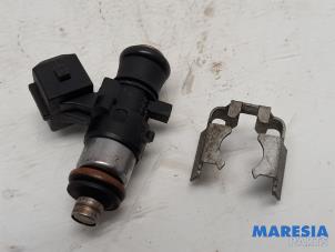 Gebruikte Injector (benzine injectie) Renault Twingo II (CN) 1.2 16V Prijs € 20,00 Margeregeling aangeboden door Maresia Parts