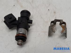 Gebruikte Injector (benzine injectie) Renault Twingo II (CN) 1.2 16V Prijs € 20,00 Margeregeling aangeboden door Maresia Parts