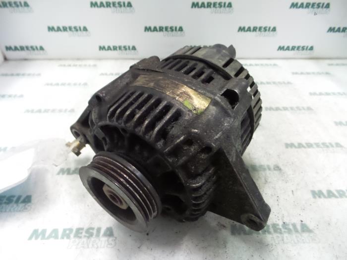 Gebruikte Dynamo Renault Megane Coupé (DA) 1.6i Prijs € 50,00 Margeregeling aangeboden door Maresia Parts