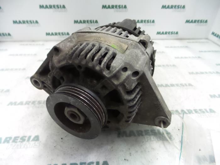 Gebruikte Dynamo Renault Megane Coupé (DA) 1.6i Prijs € 40,00 Margeregeling aangeboden door Maresia Parts