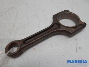 Gebruikte Drijfstang Citroen C4 Picasso (3D/3E) 1.6 16V THP 155 Prijs € 15,00 Margeregeling aangeboden door Maresia Parts