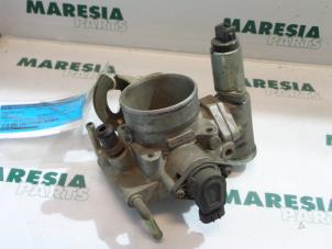 Gebruikte Gasklephuis Fiat Barchetta (183) 1.8 16V Prijs € 105,00 Margeregeling aangeboden door Maresia Parts