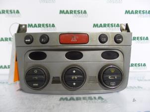 Gebruikte Kachel Bedieningspaneel Alfa Romeo 147 (937) 1.9 JTD 16V Prijs € 25,00 Margeregeling aangeboden door Maresia Parts