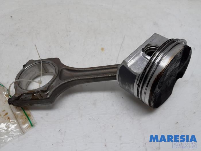 Gebruikte Drijfstang Citroen C4 Grand Picasso (3A) 1.6 16V VTi 120 Prijs € 50,00 Margeregeling aangeboden door Maresia Parts
