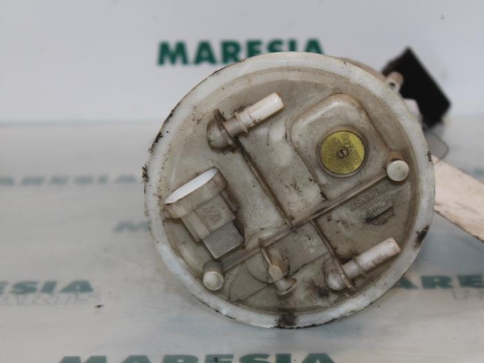 Gebruikte Tank element Pomp Opel Movano (4A1; 4A2; 4B2; 4B3; 4C2; 4C3) 2.5 CDTI Prijs € 78,65 Inclusief btw aangeboden door Maresia Parts