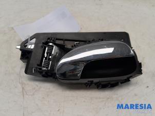 Gebruikte Deurgreep 2Deurs rechts Peugeot 307 CC (3B) 2.0 16V Prijs € 25,00 Margeregeling aangeboden door Maresia Parts