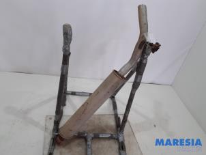 Gebruikte Uitlaat Middendemper Peugeot 307 CC (3B) 2.0 16V Prijs € 50,00 Margeregeling aangeboden door Maresia Parts