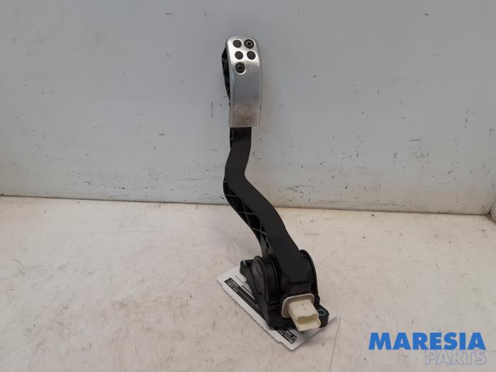 Gebruikte Sensor Gaspedaalpositie Peugeot 307 CC (3B) 2.0 16V Prijs € 50,00 Margeregeling aangeboden door Maresia Parts