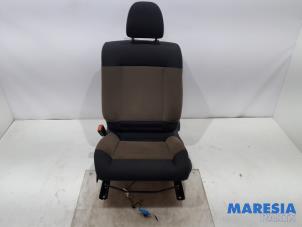 Gebruikte Stoel links Citroen C4 Cactus (0B/0P) 1.2 PureTech 82 12V Prijs € 160,00 Margeregeling aangeboden door Maresia Parts