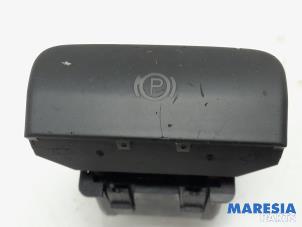 Gebruikte Handrem schakelaar Peugeot 5008 I (0A/0E) 1.6 HDiF 16V Prijs € 50,00 Margeregeling aangeboden door Maresia Parts