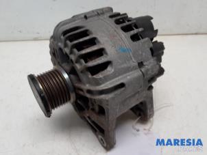 Gebruikte Dynamo Renault Clio IV (5R) 1.2 TCE 16V GT EDC Prijs € 70,00 Margeregeling aangeboden door Maresia Parts