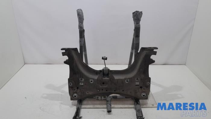 Gebruikte Subframe Renault Clio IV (5R) 1.2 TCE 16V GT EDC Prijs € 50,00 Margeregeling aangeboden door Maresia Parts