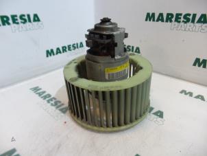 Gebruikte Kachel Ventilatiemotor Renault Megane Coupé (DA) 1.6i Prijs € 20,00 Margeregeling aangeboden door Maresia Parts