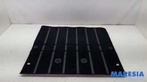 Gebruikte Kofferbak Mat Renault Grand Scénic II (JM) 2.0 16V Turbo Prijs € 65,00 Margeregeling aangeboden door Maresia Parts