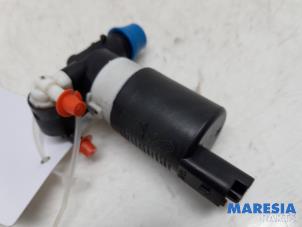 Gebruikte Ruitensproeier voor Renault Megane III Coupe (DZ) 1.4 16V TCe 130 Prijs € 10,00 Margeregeling aangeboden door Maresia Parts